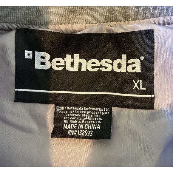 Bethesda Full Zip Jacket Size XL Men’s White - Picture 3 of 7
